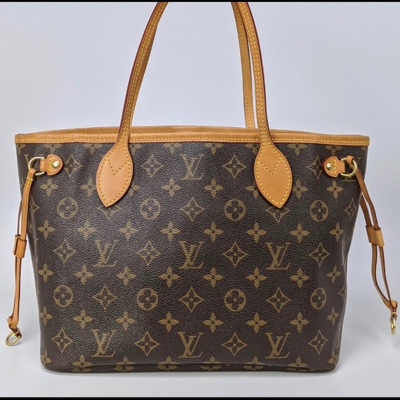 Louis Vuitton - Picture 1 of 15